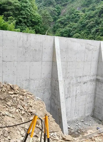 洛阳偃师重力式挡土墙